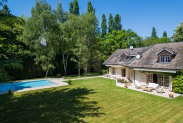 Sublime maison classique en bordure du Golf de Cologny