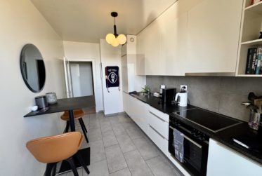 Superbe appartement rénové au coeur de la vieille ville avec vue lac et Cathédrale