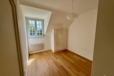 Jolie villa rénovée au coeur de Vessy