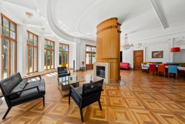 Exclusive house with large garden in Vandoeuvres