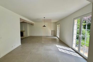 Jolie villa rénovée au coeur de Vessy