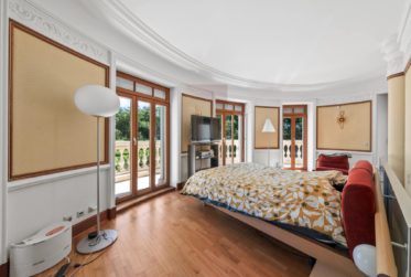 Exclusive house with large garden in Vandoeuvres