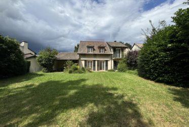 Jolie villa rénovée au coeur de Vessy