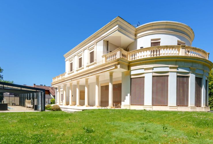 Exclusive house with large garden in Vandoeuvres