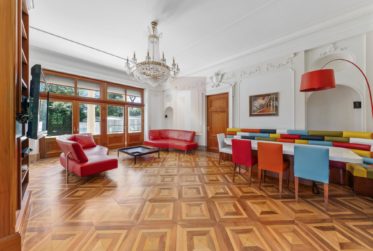 Exclusive house with large garden in Vandoeuvres