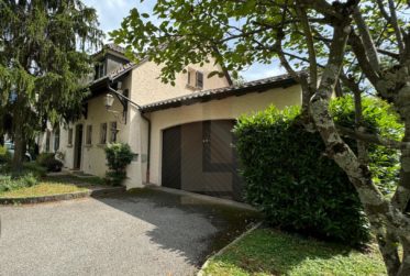 Jolie villa rénovée au coeur de Vessy