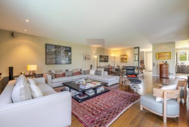 Co-exclusivité: Villa contemporaine avec piscine au cœur de Vésenaz