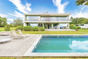 Maison d'architecte à Cologny avec piscine et vue lac