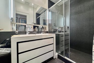7.5 Rooms Flat