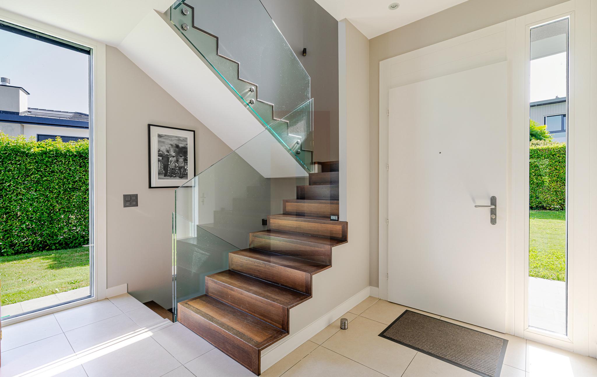 Co-exclusivité: Villa contemporaine avec piscine au cœur de Vésenaz