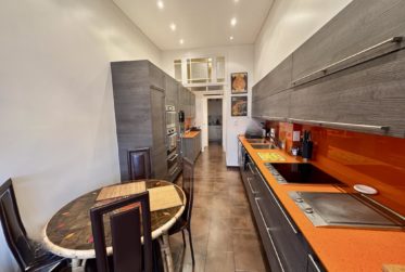 7.5 Rooms Flat