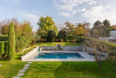 Villa avec piscine dans un environnement calme