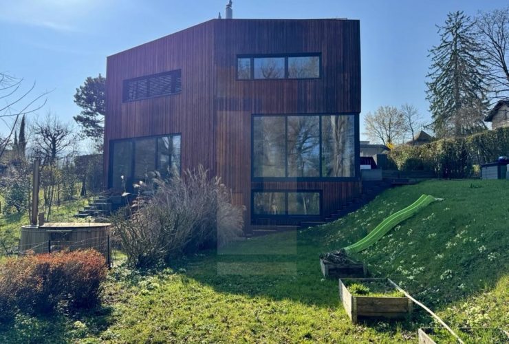 Belle villa familiale contemporaine avec jardin