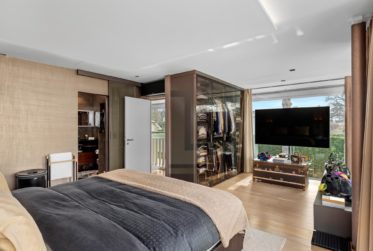 Magnificent contemporary semi-detached house