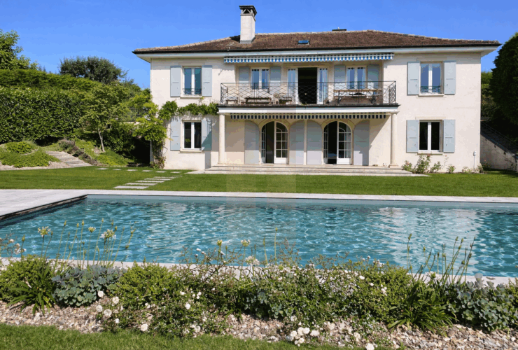 En exclusivité : Magnifique maison rénovée avec piscine à Corsier