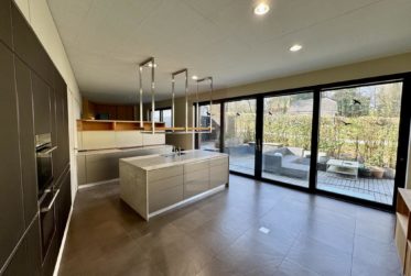 Belle villa familiale contemporaine avec jardin