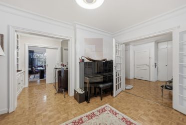 Prestigious dual-aspect apartment in Champel