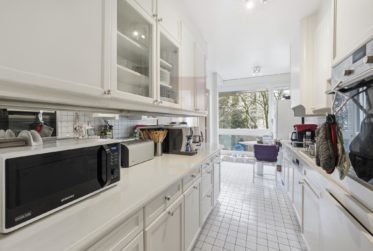 Prestigious dual-aspect apartment in Champel