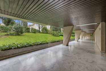 Prestigious dual-aspect apartment in Champel
