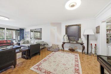 Prestigious dual-aspect apartment in Champel