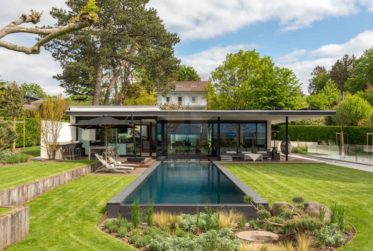 Magnifique villa contemporaine meublée pieds-dans-l'eau