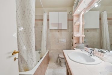 Prestigious dual-aspect apartment in Champel