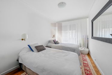Prestigious dual-aspect apartment in Champel
