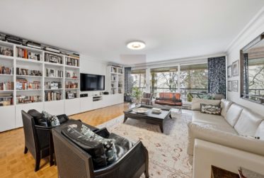 Prestigious dual-aspect apartment in Champel