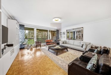 Prestigious dual-aspect apartment in Champel