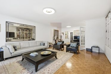 Prestigious dual-aspect apartment in Champel