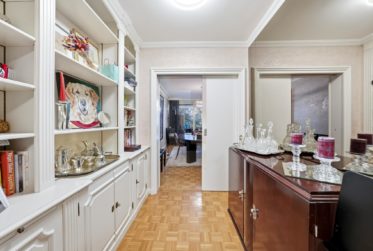 Prestigious dual-aspect apartment in Champel