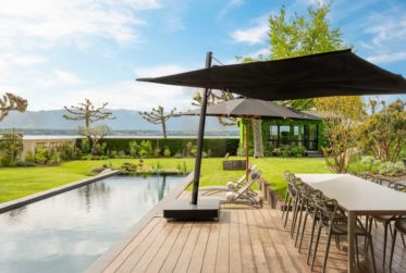 Magnifique villa contemporaine meublée pieds-dans-l'eau