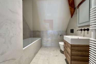 11 Rooms House, Individual house