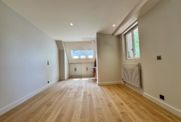 11 Rooms House, Individual house