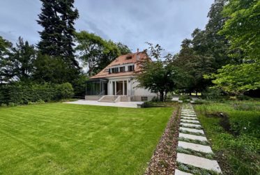11 Rooms House, Individual house