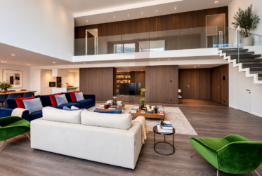 Élégant duplex contemporain avec double hauteur et services hôteliers