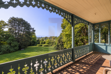 A Historic Estate Between Lake and Countryside